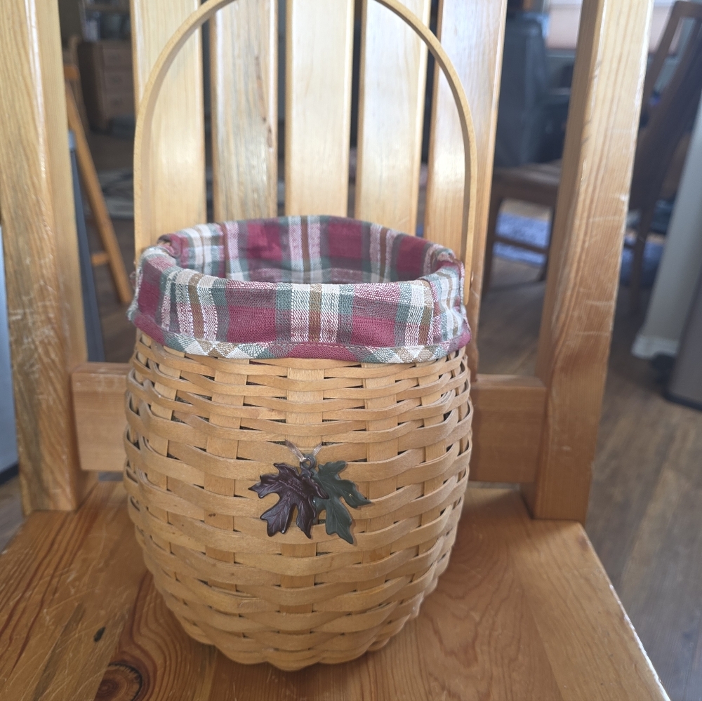 Longaberger 2000 October Fields Basket With Liner And Double Leaf Tie-on.